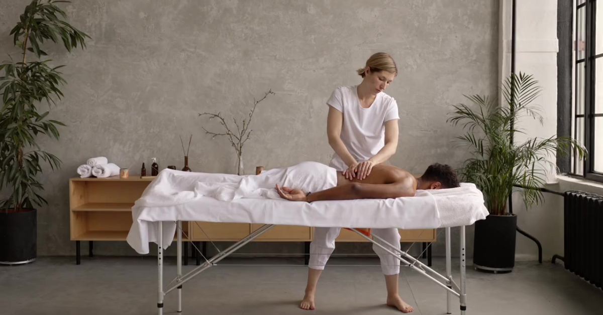 Odabir između drvenog ili aluminijskog stola za masažu: koji kupiti?