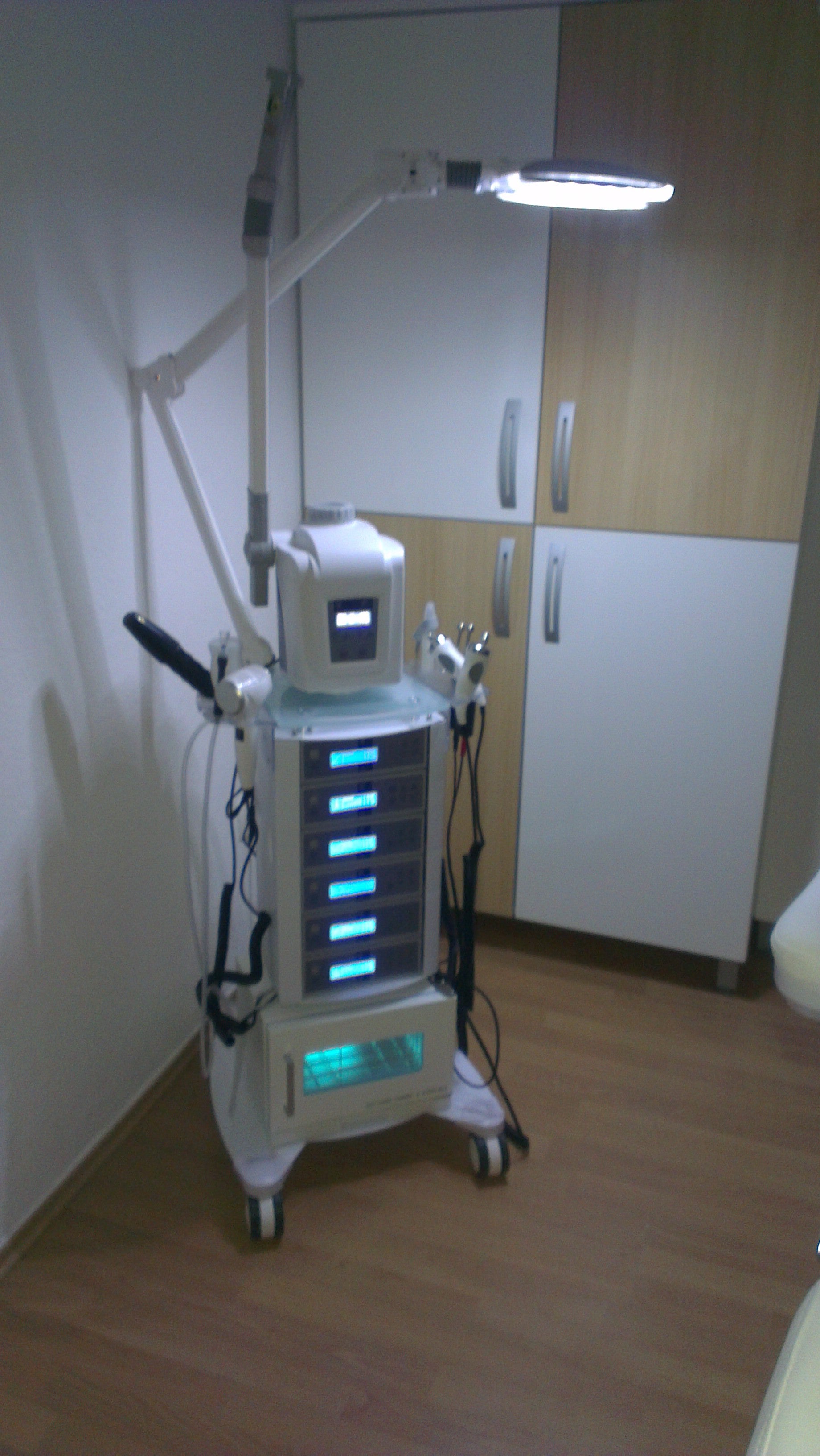 Kozmetični stolp FOX-3021 | B-System | 