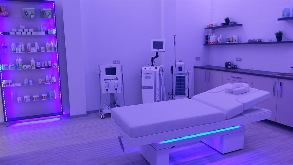 SPA miza CON-FORT z LED osvetlitvijo v kozmetičnem salonu