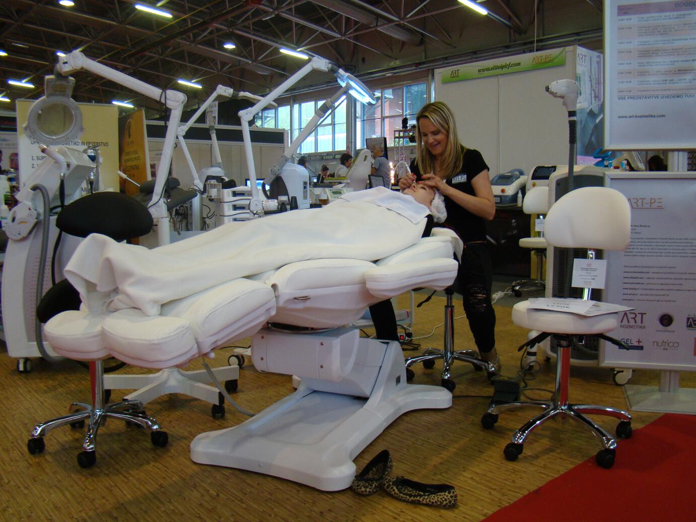 Kozmetična miza - pedikerski stol Fox-2246C | Tarse |