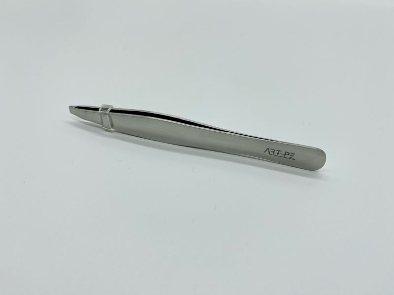 83 - Ravna pinceta za obrvi 9,5 cm