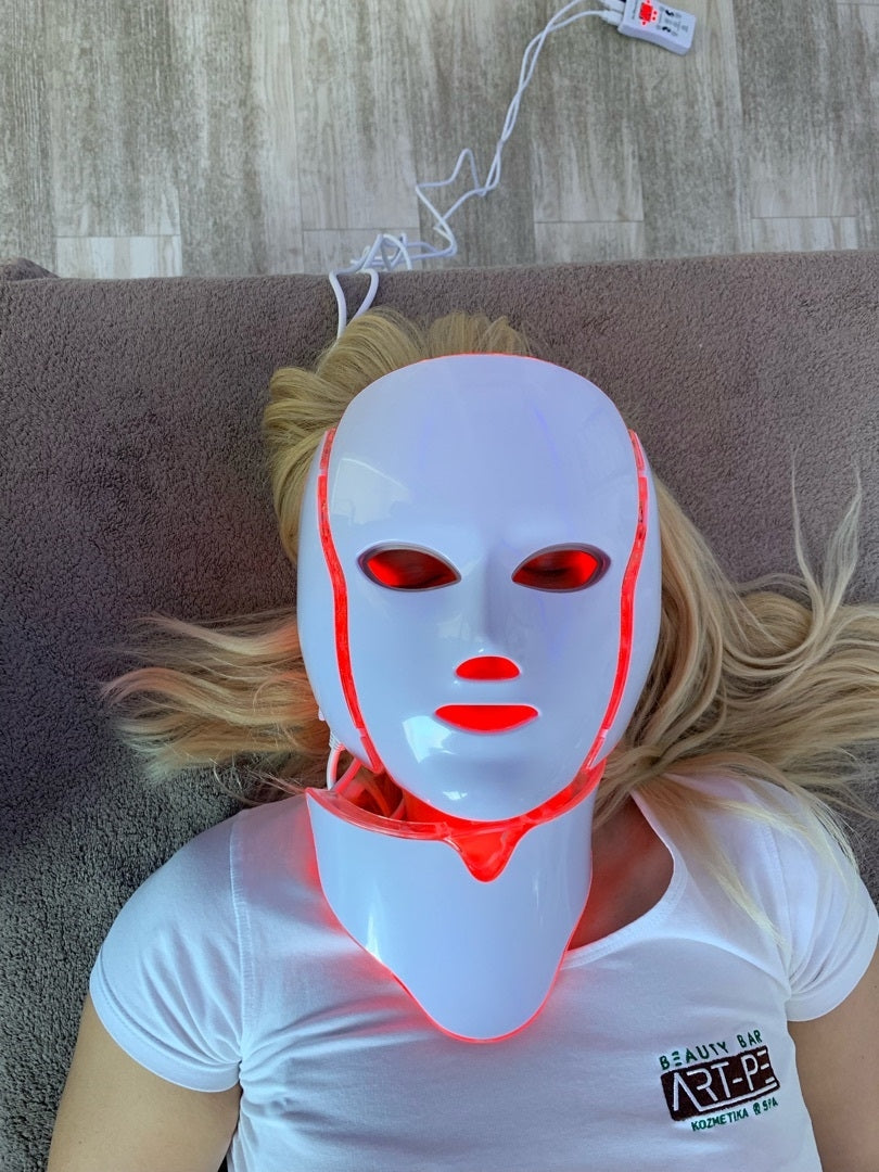LED obrazna maska s fototerapijo