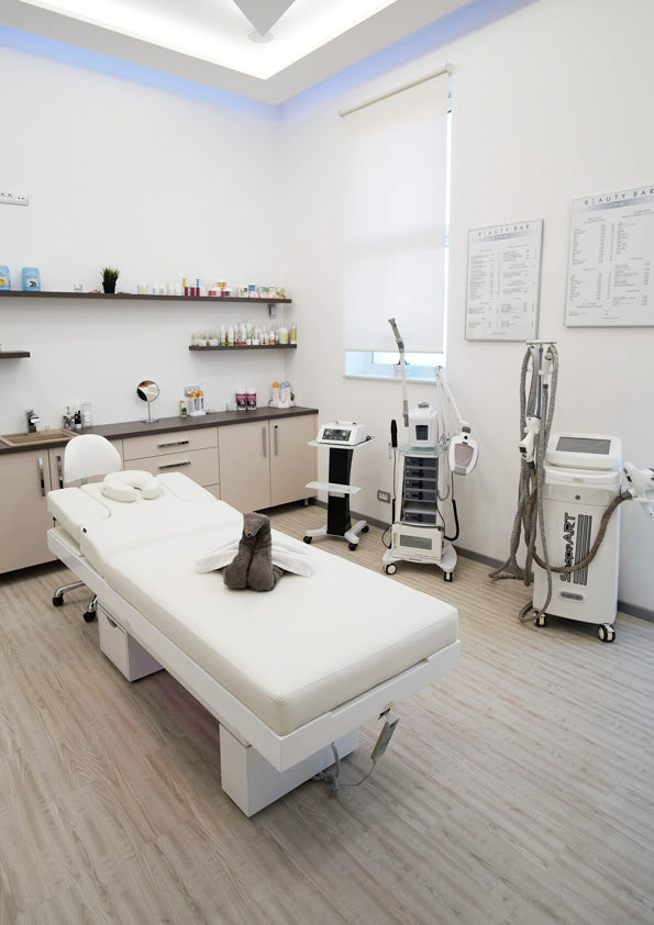 SPA miza CON-FORT z LED osvetlitvijo v kozmetičnem salonu